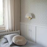 Gästezimmer mit Bestandsmöbeln und Erbstücken.
